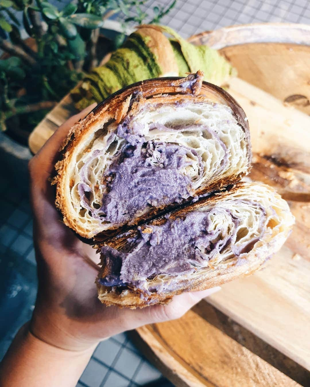 Erinaさんのインスタグラム写真 - (ErinaInstagram)「. . Taro and matcha croissant 🥐. . . #Sydney #sydneyfoodies #sydneyeats#food #sydneyfood #australia #sweet #cafe#brunch #シドニー#オーストラリア#メルボルン#カフェ#海外#dessert #パン」3月18日 16時27分 - eliseaki