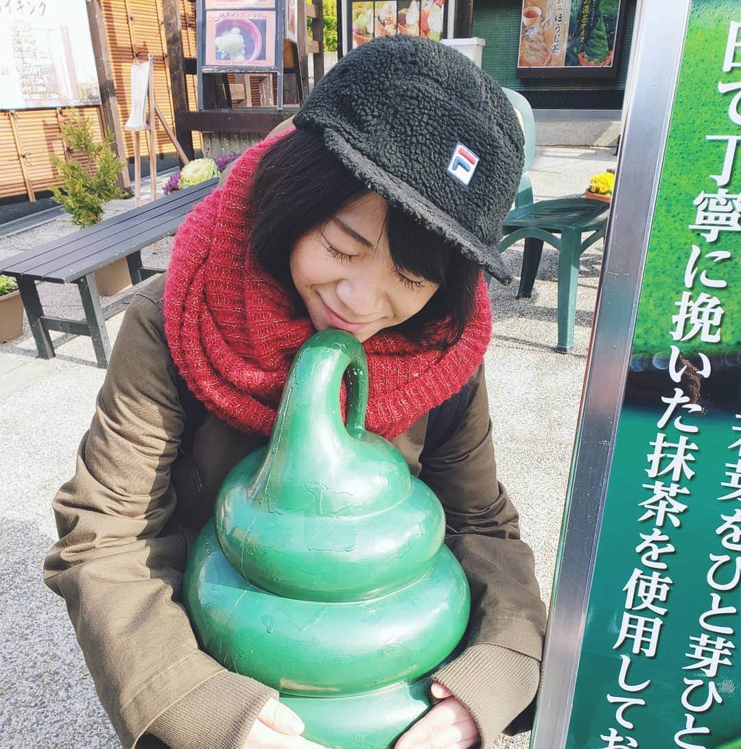 服部ひで子のインスタグラム：「ありり？  下の、コーンの部分が写っていないだけで、別のモノにも見えてしまウンですね👀！笑  オーマイガッ😂！ でも、どちらも 私にとっては、なくてはならない存在( ´・∀・｀)。。」