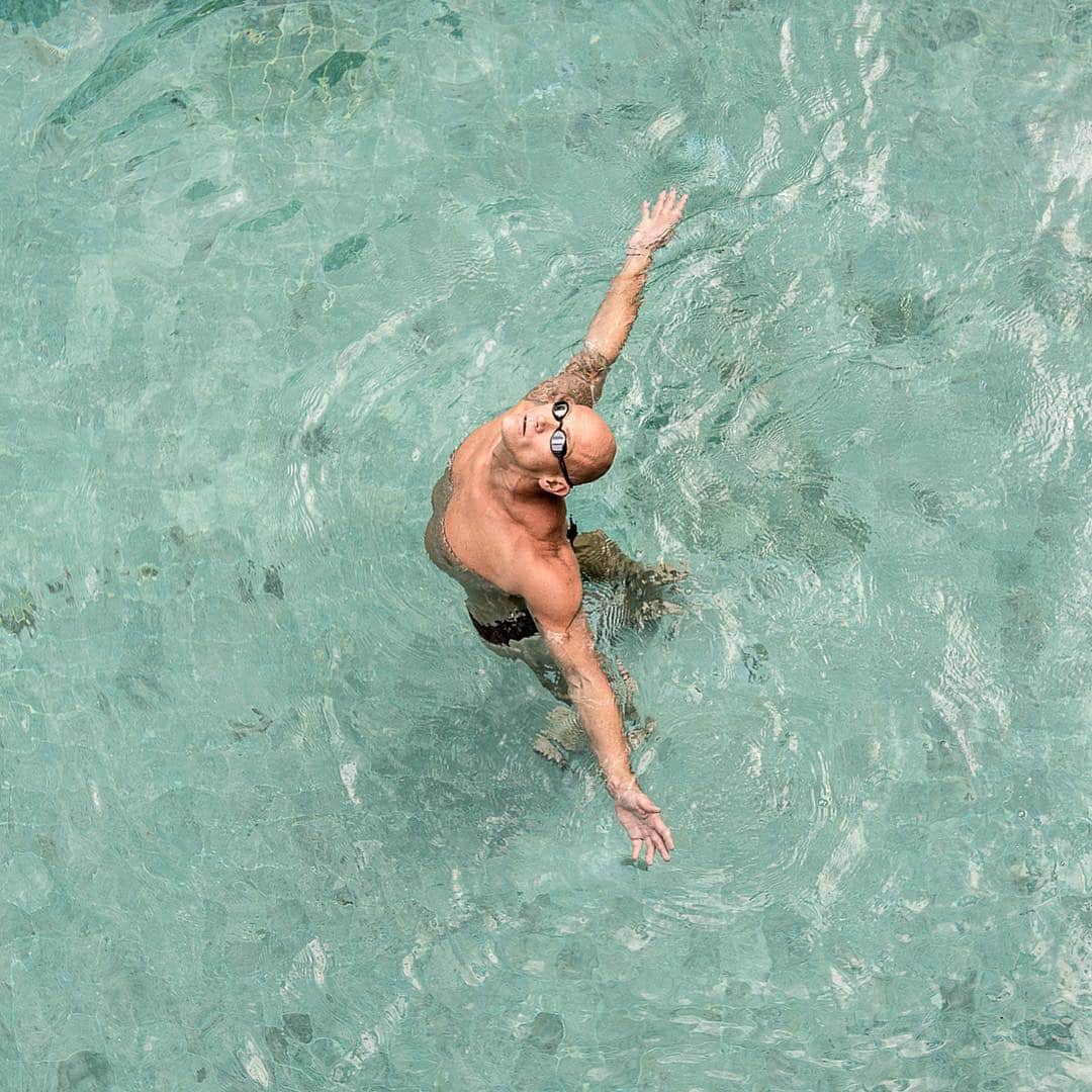 マイケル・クリムさんのインスタグラム写真 - (マイケル・クリムInstagram)「Welcoming the new week with a swim! #swimming #lifestyle #skinfitness #health @klimbymichaelklim 📸 @dave.zammit」3月18日 16時29分 - michaelklim1