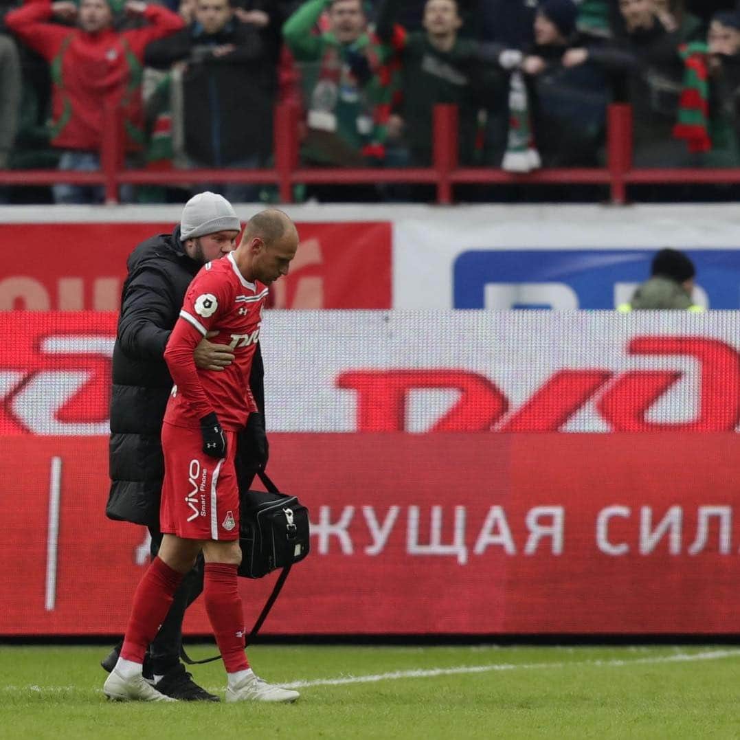 ベネディクト・ヘーヴェデスのインスタグラム：「Substitution because of a concussion but I'm feeling better again. Nevertheless great effort an a huge win by the team! 💪🏼 Congrats! @fclokomotiv」