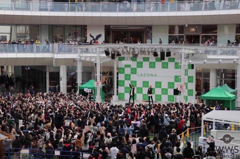 イニ（じん）さんのインスタグラム写真 - (イニ（じん）Instagram)「前のリリイベの様子。 人多いッ！！！ http://www.wws-channel.com/music2/133263.html」3月18日 16時44分 - jinjin10272