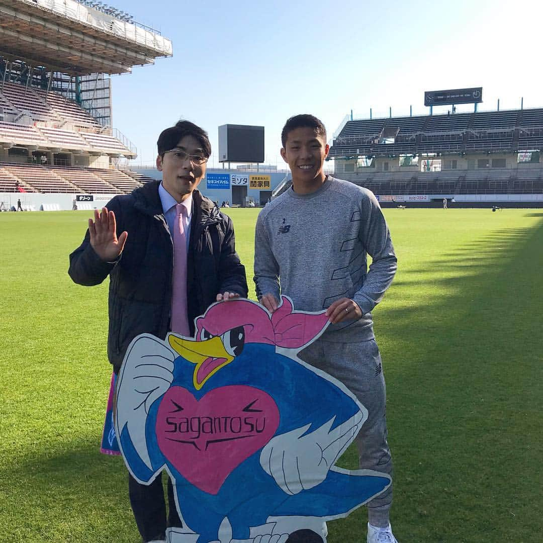 三丸拡さんのインスタグラム写真 - (三丸拡Instagram)「. . 試合後には念願のDOTAMAさんとツーショット。 . いつもサガン鳥栖を盛り上げて頂き、ありがとうございます！！ . #栃木県出身 #DOTAMAさん」3月18日 16時55分 - mitttsumaru