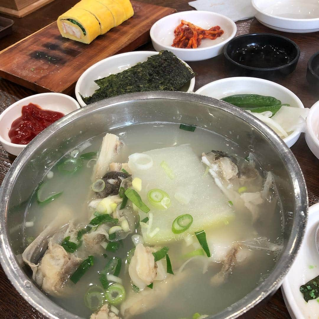 ハヌルさんのインスタグラム写真 - (ハヌルInstagram)「또 많이 먹고 왔어요🌱 급급부산먹방여행 #하늘이의맛집뿌셔 . #해운대포장마차 (랍스터 정식) #아난티 #풍원장 (꼬막정식) #속씨원한대구탕 (대구탕+알말이) #영도」3月18日 17時04分 - haneulina