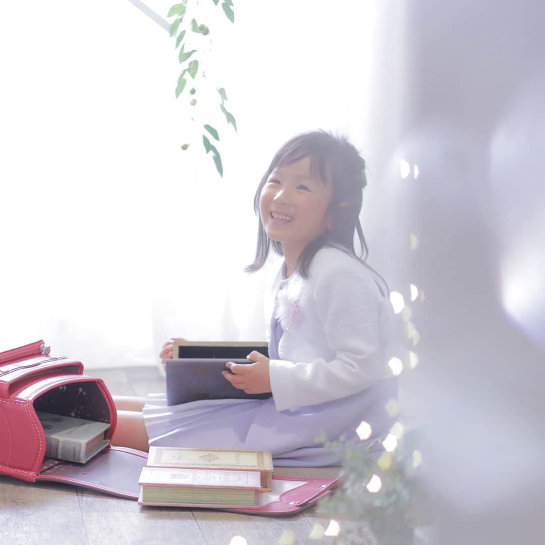 のインスタグラム：「NU 7F Studio Coffret フォトスタジオ（キッズ） . 入園・入学フォト 41,580円 . この春入園・入学を迎えるこどもたちに。 75カットデータ・衣装最大3着までの撮影がついた特別プラン。 土日祝のご予約なら、スライドムービーもセットに。 . #StudioCoffret #SpringStyle #スプリングスタイル #スプリング #春 #NU茶屋町 #ヌー茶屋町 #nuchayamachi #茶屋町 #大阪 #osaka #梅田 #コーディネート #ライフスタイル #ootd #コーデ #おでかけ #fashion #アパレル #いいね #followme #instadaily #トレンドスタイル #あいするハル」