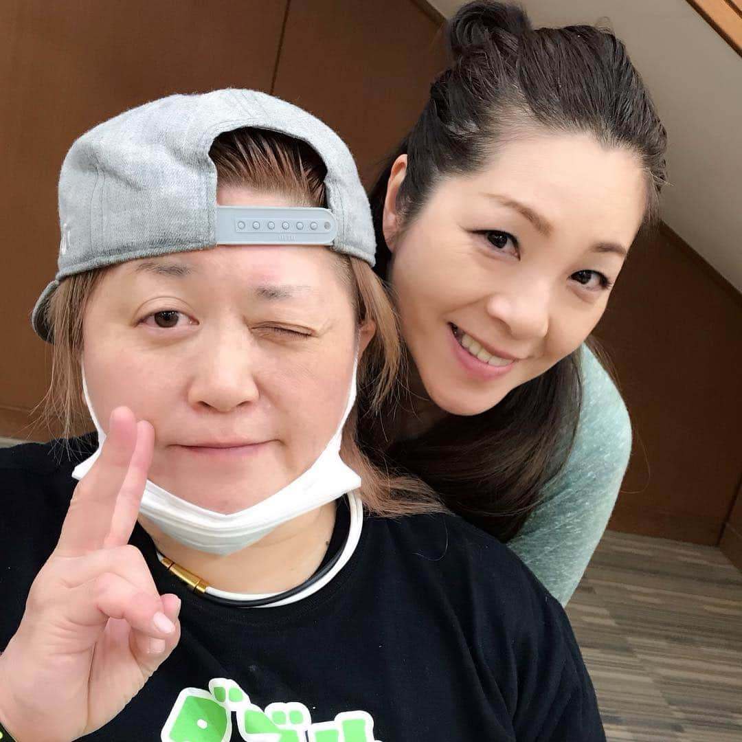 井上貴子さんのインスタグラム写真 - (井上貴子Instagram)「熊本の試合の パートナー昨日アップしたよね。  そして敵とも撮ったどぉ！  きょんぴー（井上京子選手） といとちゃん（伊藤薫選手） とSareee選手^ ^  敵はディアナ軍団。 ノリノリのSareeeには またしても振り回されて（笑）  目がクルクルまわってしまった。  笑笑  Happyで^ ^  #井上貴子  #LLPWX #女子プロレスラー #ゴルフ #熊本 #井上京子 #伊藤薫 #Sareee #女子プロレス」3月18日 16時59分 - takaco_inoue