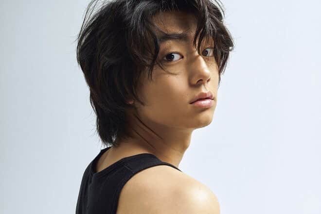 伊藤健太郎のインスタグラム：「PARCO ONLINE STOREで販売中の「『 G 健太郎 』 写真展 －改めまして、伊藤健太郎です。－」グッズのお支払い方法がコンビニ決済も選択できるようになりました！ . https://kaeru.parco.jp/shop/detail/shop009999049/ . @aoao_tt_  #aoao  #伊藤健太郎  #G健太郎  #G健太郎写真展」