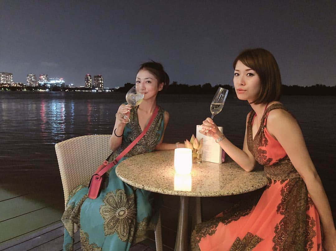 のインスタグラム：「ベトナム🇻🇳VOL.18 THE DECK最高でした！ 撮影をたくさんして楽しんだ後は…日本人街へ！レタントンにてガールズバーに行きたく行った！ ガールズバーの後はゆみちゃんが出発… 早いなー早いなー！ 寂しい。何度も飛行機変更しようとしていたゆみちゃん！ 無事に帰りましたが本当に寂しかった！ゆみちゃんありがとう😊 ベトナム旅行できて嬉しかったよー @yumi_pinchel  @ami_nakagawa_  #中川愛海 #レタントン #レタントン通り #ベトナム #ホーチミン #日本人街 #あっという間に過ぎた #お見送り #明日は私が #ありがとう #また来よう」