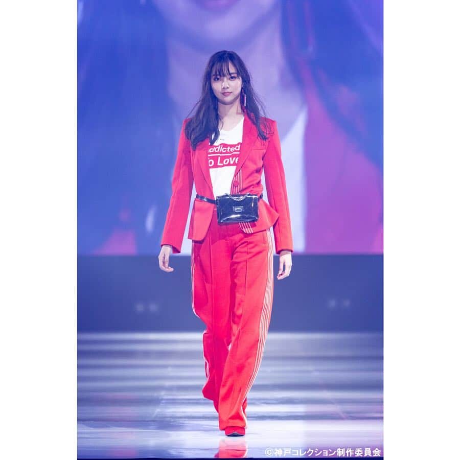 神戸コレクションのインスタグラム：「. . . 神戸コレクション 2019 SPRING/SUMMER -ガールズフェスティバル- OFFICIAL PHOTO . ▽STAGE▽ OPENING STAGE . ▽MODEL▽ #新川優愛 #池田美優 #香川沙耶 #八木アリサ . ▶Styling by Yui Sawada . #kobecollection #神戸コレクション #kobecollection_official #神戸コレクション公式 #神コレ #2019ss #神戸コレクション2019ss #ガールズフェスティバル #fashionshow #fashion #model #brand #styling」