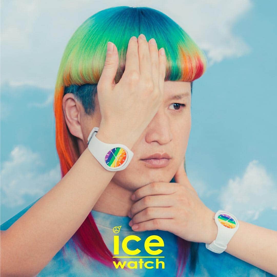 のインスタグラム：「なんと‼️icewatch_jpの広告になったよ⌚️ 一流のディレクター、一流のカメラマン、一流のスタイリスト、一流のヘアメイクと五流芸人のコラボレーション🌈 #アイスウォッチ #icewatch  #宜しくお願い致します🤲」