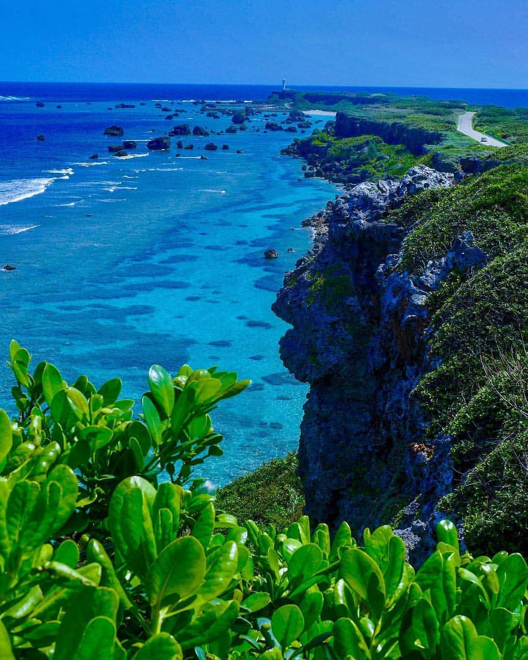 Be.okinawaさんのインスタグラム写真 - (Be.okinawaInstagram)「Higashi-hennazaki on Miyako Island, surrounded by beautiful blue and green. 📷:@sena_chura #higashihennazaki #miyakoisland #nature #beautifulnature #okinawanature #naturelife #naturelovers #beokinawa #visitokinawa」3月18日 17時31分 - visitokinawajapan