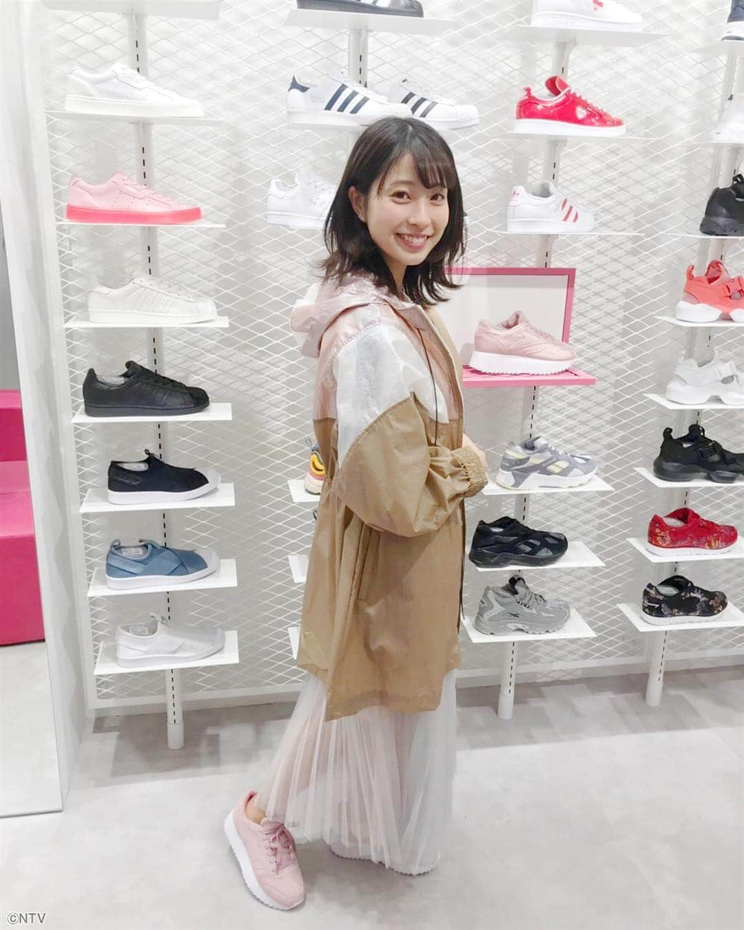 ZIP!さんのインスタグラム写真 - (ZIP!Instagram)「👟おしゃれなスニーカーで🌸春の街を歩こう🚶🏻‍♂️🚶🏻‍♀️この春のトレンドは👀⁉️ . #明日のZIP! #流行ニュースBOOMERS #スニーカー #春スニーカー #高嶋望和子 #ZIP!」3月18日 17時28分 - ntvzip