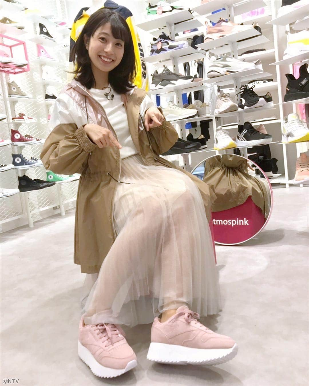 ZIP!さんのインスタグラム写真 - (ZIP!Instagram)「👟おしゃれなスニーカーで🌸春の街を歩こう🚶🏻‍♂️🚶🏻‍♀️この春のトレンドは👀⁉️ . #明日のZIP! #流行ニュースBOOMERS #スニーカー #春スニーカー #高嶋望和子 #ZIP!」3月18日 17時28分 - ntvzip