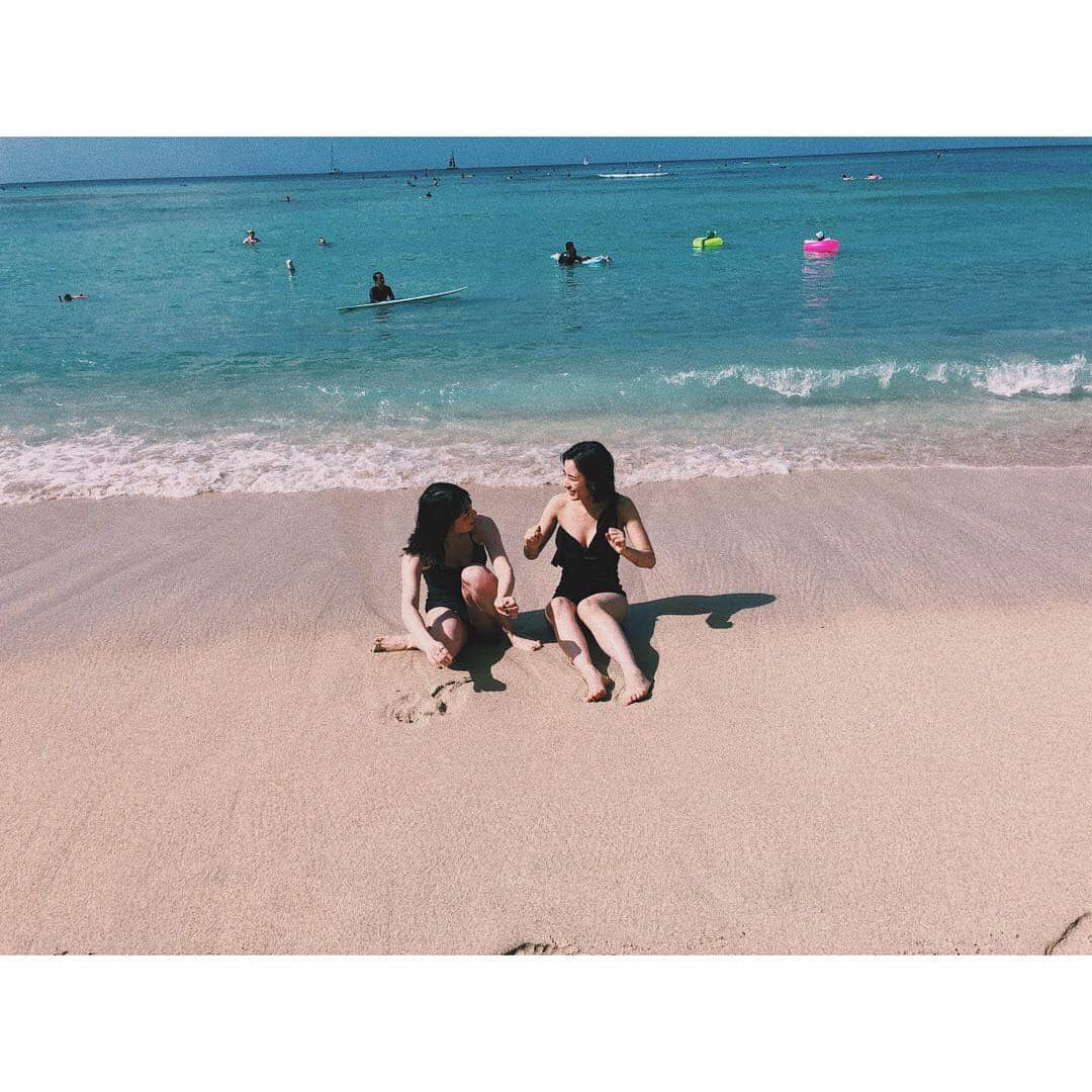 松井貴香さんのインスタグラム写真 - (松井貴香Instagram)「- - 大好きな人と一緒だからか ほんとの笑顔の写真が多い旅☺︎💗 - #0317 #えのきこ #ハワイ #旅行 #友達 #笑顔 #素 #水着 #hawaii #waikiki  #beach #girls #friend  #love #natural #smile #happy #me #swimwear  #instagood  #like4likes  #followme」3月18日 17時39分 - kiko414_m