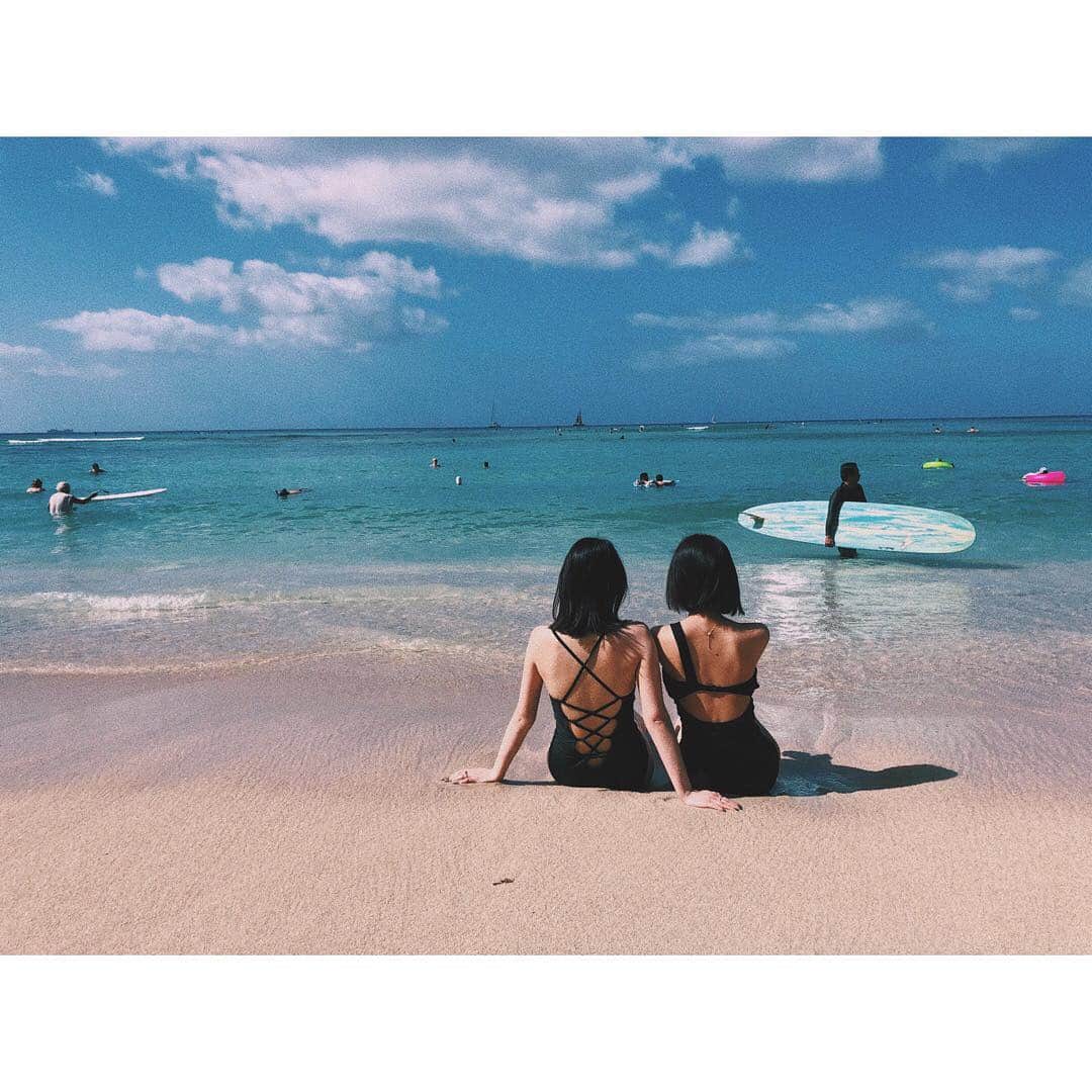 松井貴香さんのインスタグラム写真 - (松井貴香Instagram)「- - 大好きな人と一緒だからか ほんとの笑顔の写真が多い旅☺︎💗 - #0317 #えのきこ #ハワイ #旅行 #友達 #笑顔 #素 #水着 #hawaii #waikiki  #beach #girls #friend  #love #natural #smile #happy #me #swimwear  #instagood  #like4likes  #followme」3月18日 17時39分 - kiko414_m