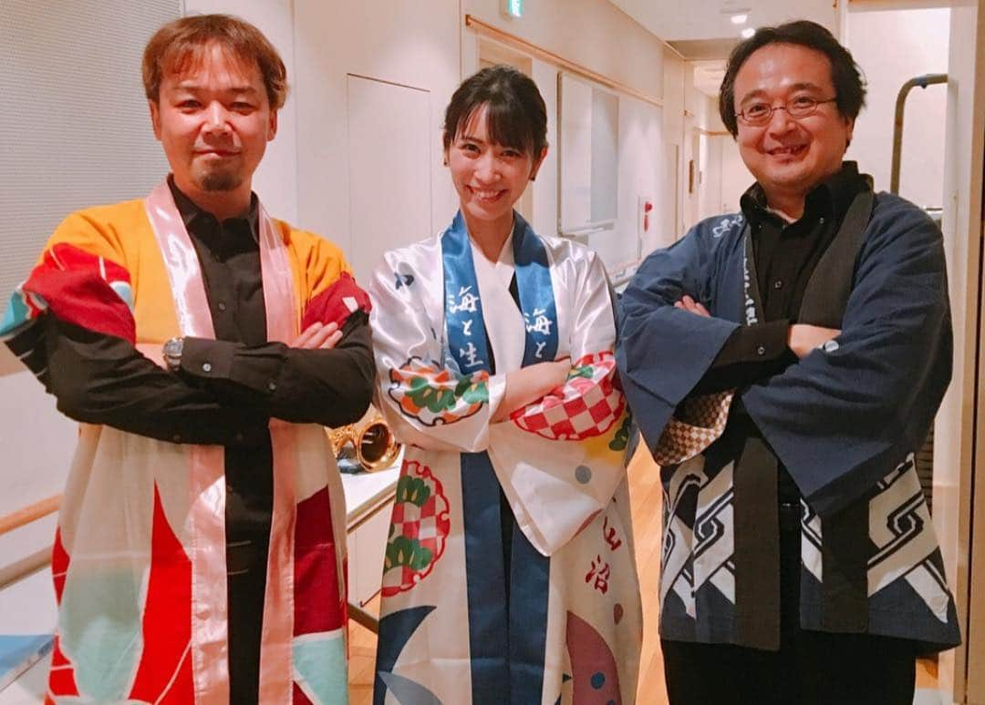 佐藤千晶さんのインスタグラム写真 - (佐藤千晶Instagram)「東日本大震災復興支援コンサート。 今年で4回目。毎年司会させていただいています。ゲストは同郷の友人でもあり、気仙沼在住のシンガーソングライター熊谷育美ちゃん。  気仙沼市民吹奏楽団、目黒吹奏楽団の混成楽団による気仙沼に想いを寄せた素晴らしい演奏、  気仙沼高等学校ダンス部の皆さんが披露した気仙沼の活気が伝わる「はまらいんや踊り」、 中目黒小学校合唱団の皆さんによる 心がこもった合唱…  気仙沼漁師カレンダー展や 気仙沼の物産展も大盛況✨  今年も温かいイベントでした。  リスナーの皆さんもたくさん来てくださいました😊ありがとうございました✨ ※育美との写真はリスナーさんが撮影してくださったものです。ありがとうございました✨  #東日本大震災復興支援コンサート #めぐろパーシモン #東京都目黒区 #気仙沼市 #友好都市 #東日本大震災 #復興 #支援 #コンサート #目黒吹奏楽団 #気仙沼市民吹奏楽団 #気仙沼高等学校  #はまらいんや踊り #中目黒小学校合唱団 #気仙沼漁師カレンダー #漁師  #熊谷育美 #シンガーソングライター #佐藤千晶 #MC」3月18日 17時39分 - satochiaki125