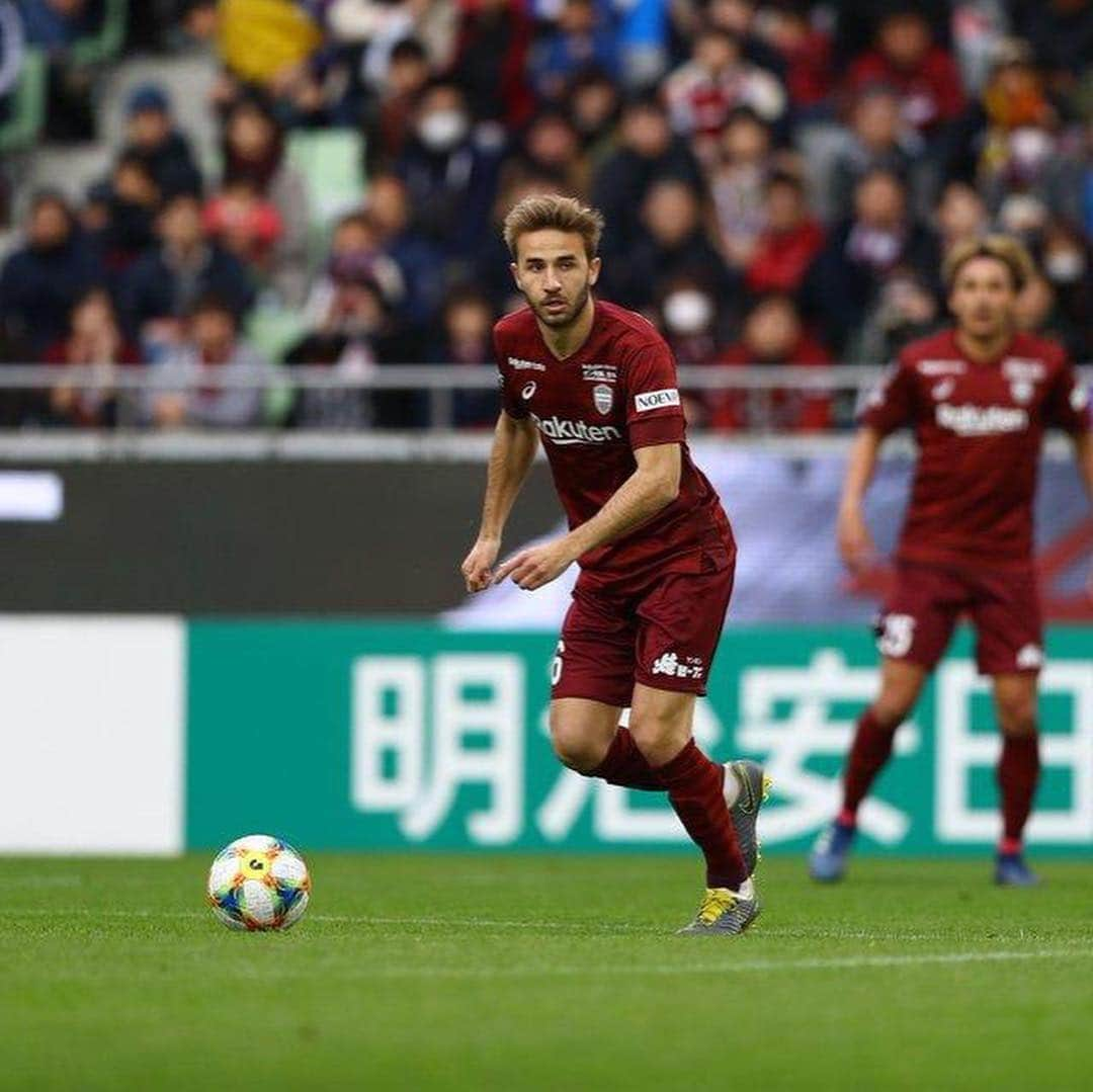 セルジ・サンペルさんのインスタグラム写真 - (セルジ・サンペルInstagram)「Very happy for my first appearance with Vissel Kobe shirt in our home. Thank you for your warm welcome!  Muy feliz por el debut con la camiseta del Vissel Kobe delante de nuestra afición! Gracias por el recibimiento!  ヴィッセル 神戸のユニフォームを着て、ファンの前でデビュー出来たことに喜んでます！ あたたかい歓迎をありがとうございます！」3月18日 17時49分 - sergisamper