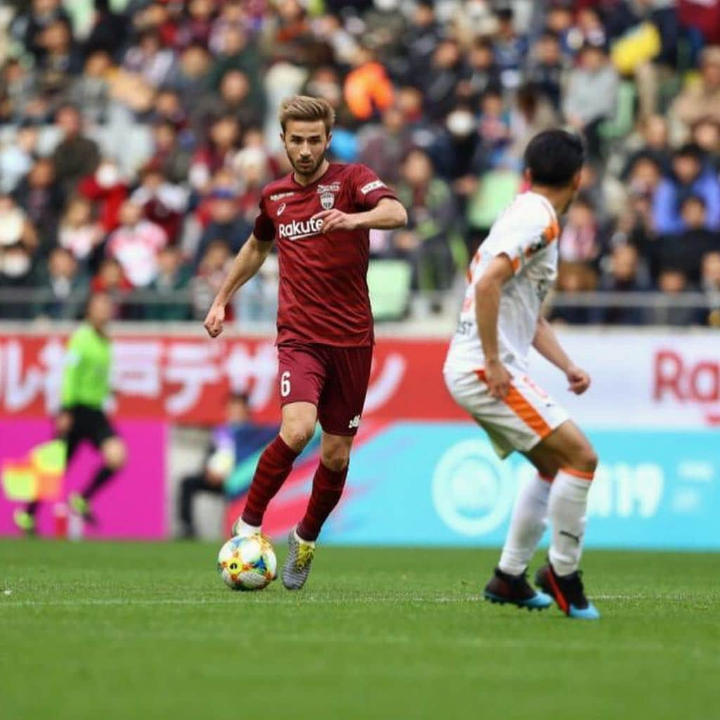 セルジ・サンペルさんのインスタグラム写真 - (セルジ・サンペルInstagram)「Very happy for my first appearance with Vissel Kobe shirt in our home. Thank you for your warm welcome!  Muy feliz por el debut con la camiseta del Vissel Kobe delante de nuestra afición! Gracias por el recibimiento!  ヴィッセル 神戸のユニフォームを着て、ファンの前でデビュー出来たことに喜んでます！ あたたかい歓迎をありがとうございます！」3月18日 17時49分 - sergisamper