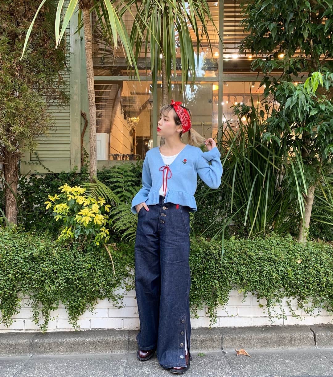 Aymmy in the batty girlsのインスタグラム：「【Recommend】﻿﻿ ﻿﻿ □SPARCLE ラメニットカーディガン ¥14,040 (tax in)﻿﻿ ﻿﻿ □SPARCLE バンダナ ¥2,700 (tax in)﻿﻿ ﻿﻿ #aymmy #battygarage ﻿﻿ #aymmyinthebattygirls ﻿﻿ #エイミー #原宿 #デニム #ラメニット #カーディガン  #デニムパンツ #バンダナ #カーデ」