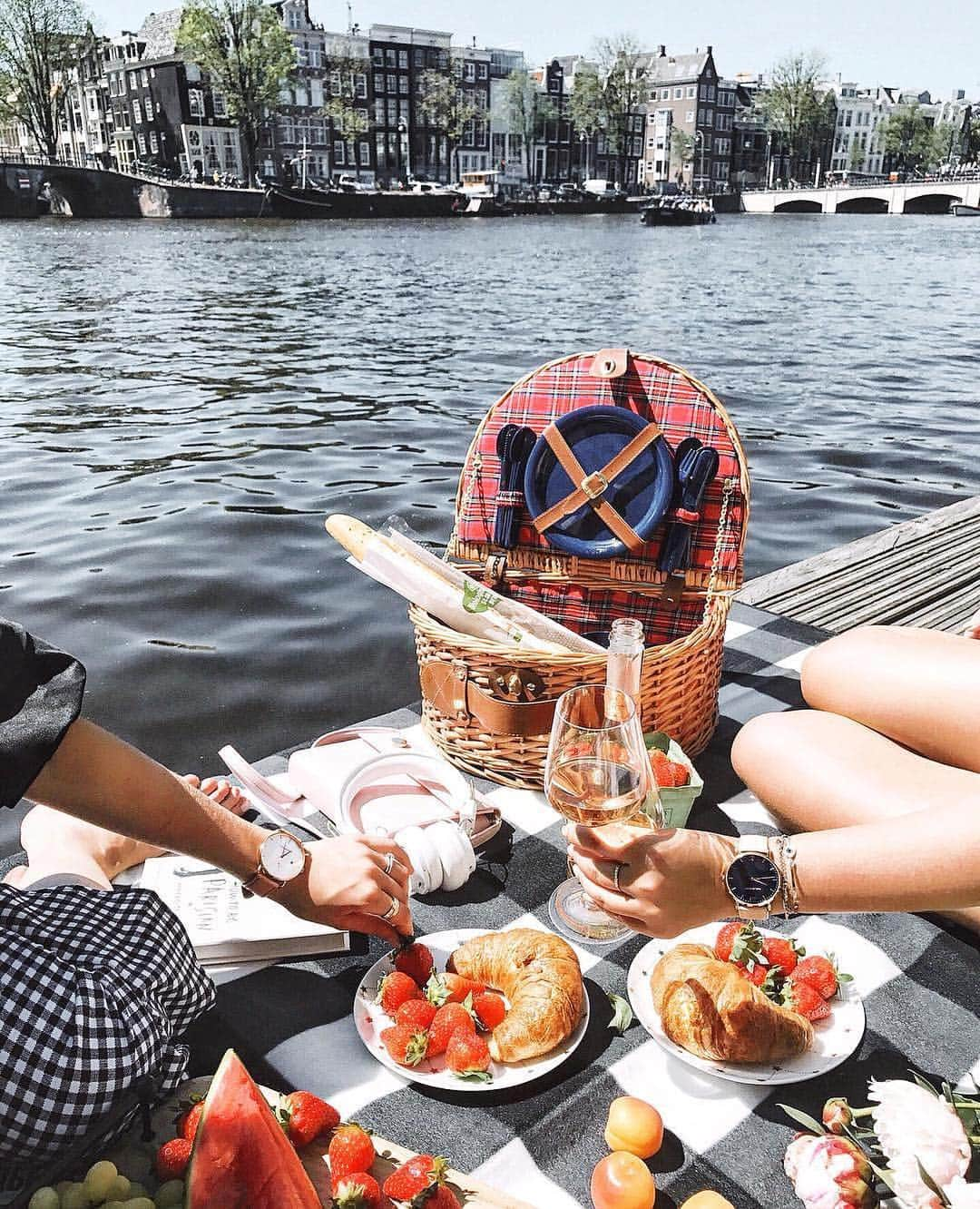 PAUL HEWITTさんのインスタグラム写真 - (PAUL HEWITTInstagram)「Let's start the new week with a leisurely breakfast. 🥐🍓⚓ (photo @nikitasibilev) #getAnchored #paulhewitt #sailorline #grandatlanticline __ #mondaymood #breakfast #womenstyle #womenswatch #womensbest #capturemoments #thehappynow #womensaccessories #style #womenwatch #dailywatch」3月18日 18時01分 - paul_hewitt