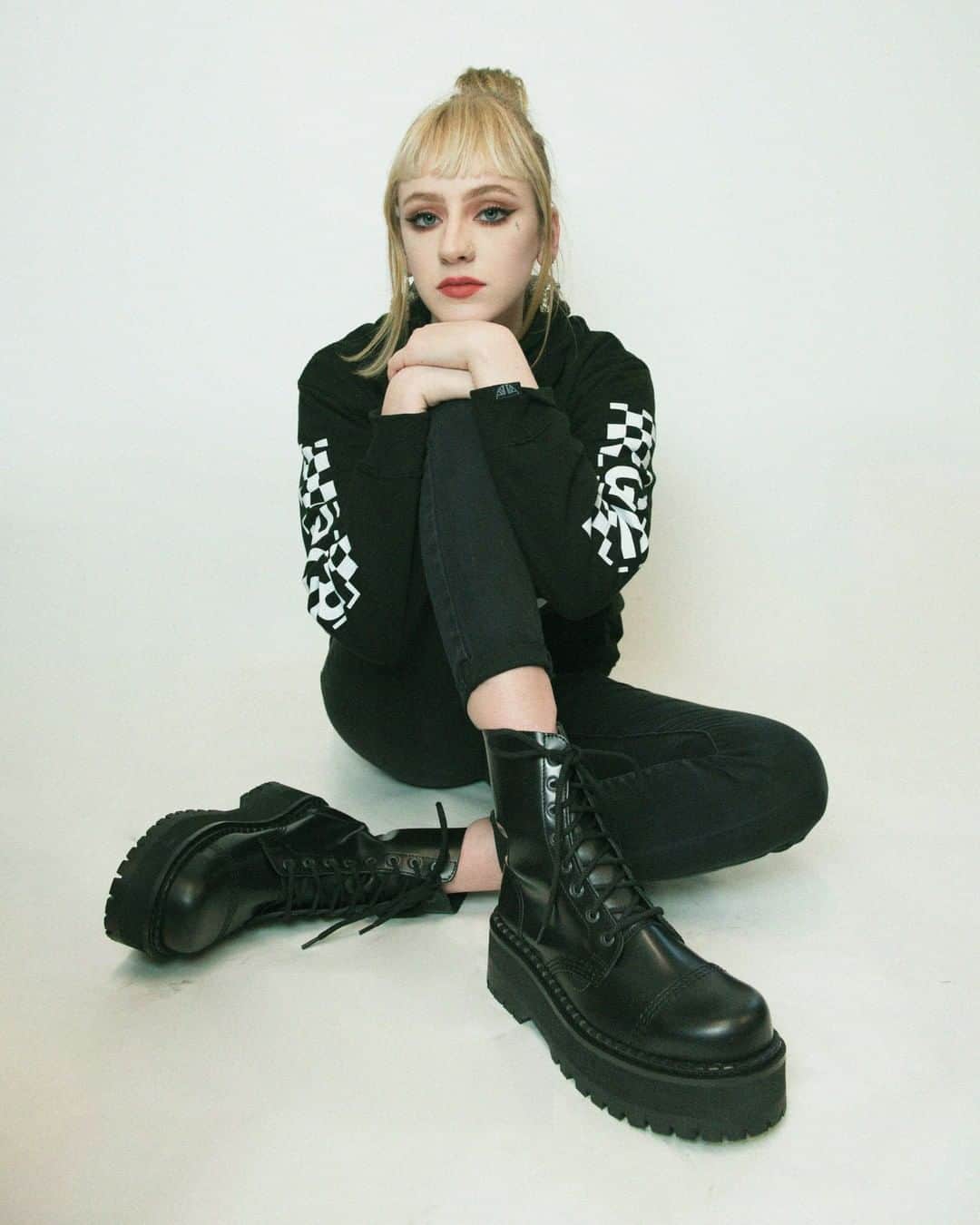 のインスタグラム：「Amber wears the Original Steel Cap Stormer Boot. This version on a triple sole. We used to run a quadruple sole back in the 1990's and might be time to take another look at that . in the meantime this Triple sole gives you a boot beyond.⁣ Rude Girl hoody available from the London store.⁣ ⁣ ⁣ ⁣ #UndergroundEngland #UndergroundShoes #Undeground #SteelToe #SteelToeBoots #SteelCaps #SteelCapBoots #LaceUpBoots」