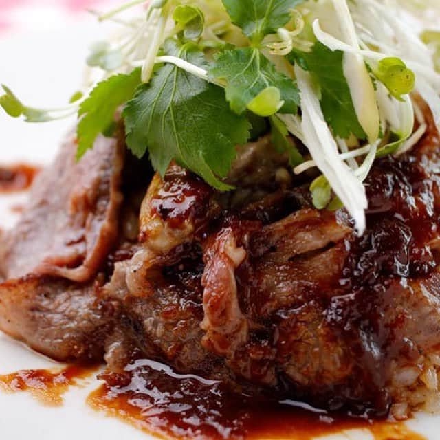 東京カレンダーさんのインスタグラム写真 - (東京カレンダーInstagram)「ぷりっとした食感に、クリーミーで濃厚な味わい。生でも焼いても、揚げても良し。牡蠣の新たな美味しさを見つける夜。 #東京カレンダー #東カレ #tokyocalendar #品川 #グランドセントラルオイスターバーレストラン  #フライドオイスターNYスタイル #牡蠣と3種のチーズのグラタン #リブロースをのせたオイスターガーリックピラフ #オイスタープラッター #3月31日まで期間限定」3月18日 18時02分 - tokyocalendar