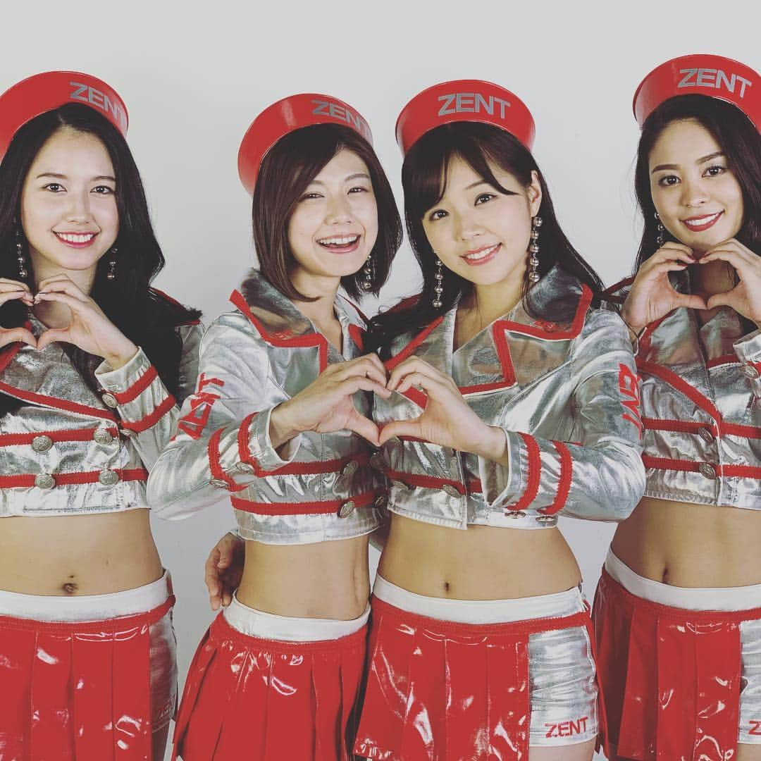 ZENTsweetiesのインスタグラム：「皆さん、こんにちは💕 ZENTsweeties2018卒業イベント✨ 無事に終了しました❣️ 東京、名古屋とたくさんの方にお越しいただき、本当にありがとうございました🥺💕 たくさんのファンの方に応援していただき、1年間、駆け抜けることができました💕 応援ありがとうございました🥺❣️ これからもずっとZENTsweetiesに変わらぬ愛を…お願いします🥰  みなさんに愛を💖  #zentsweeties #藤木由貴 #川村那月 #チャナナ沙梨奈 #大柳麻友 #卒業式  #愛 #名古屋 #東京」