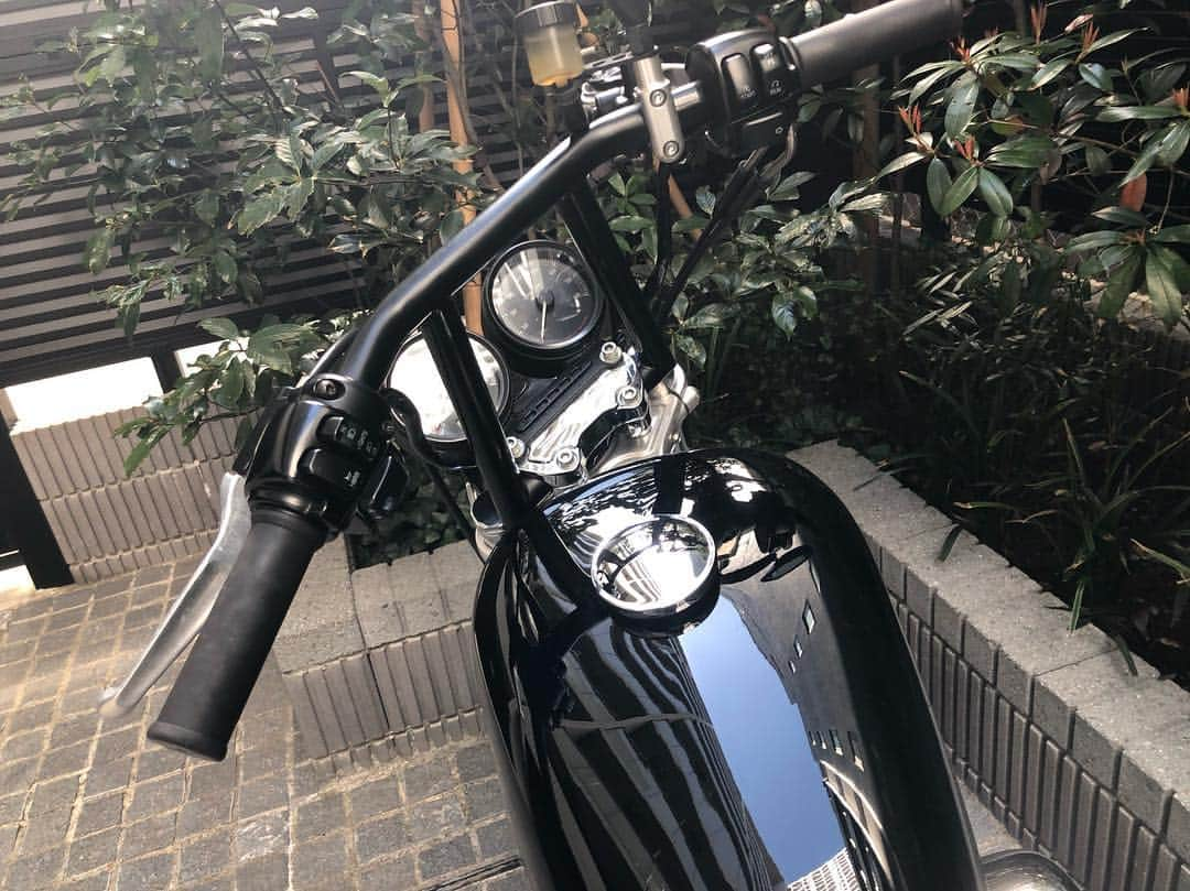 佐野千晃さんのインスタグラム写真 - (佐野千晃Instagram)「. Harley-Davidson . やっと手に入れました← . かっこよすぎてニヤニヤが止まりません . 乗る予定たくさん作ろっと . #Harley #HarleyDavidson #バイク #バイク女子 #かっこいい #883 #ブラック #ハーレー女子 #ハーレー乗り #ハーレーカスタム」3月18日 18時07分 - sanochiaki810