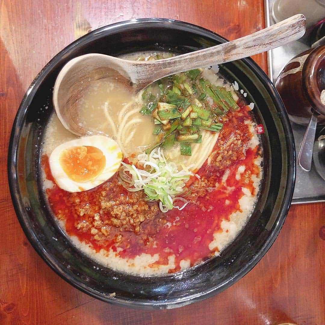 加藤美祐のインスタグラム：「ラーメン🍜 担々麺選びがち😌💭 たまぁ〜の！幸せ😌  #らーめん #ラーメン #ラーメン大好き #担々麺 #🍜」