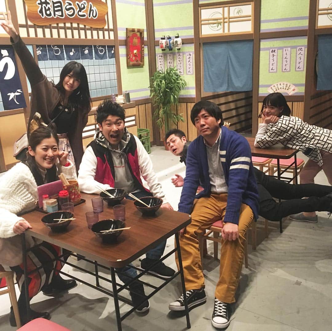 いがわゆり蚊さんのインスタグラム写真 - (いがわゆり蚊Instagram)「. 幕があく2分くらい前の様子⌄̈⃝！ . お誕生日に財布をサプライズでもらう カップルのやくでございました⌄̈⃝ . たまにご質問いただくのですが、 おようふくはすべてお衣装なの⌄̈⃝ 私服じゃないのです⌄̈⃝ 用意していただいたのをきこなしているの⌄̈⃝ お誕生日に財布をサプライズでもらいそうな女風の 着こなし！！ .  #吉本新喜劇 #なんばグランド花月」3月18日 18時37分 - igayang
