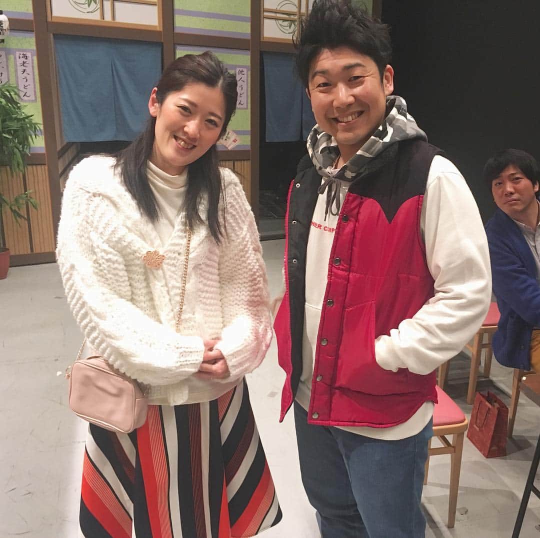 いがわゆり蚊さんのインスタグラム写真 - (いがわゆり蚊Instagram)「. 幕があく2分くらい前の様子⌄̈⃝！ . お誕生日に財布をサプライズでもらう カップルのやくでございました⌄̈⃝ . たまにご質問いただくのですが、 おようふくはすべてお衣装なの⌄̈⃝ 私服じゃないのです⌄̈⃝ 用意していただいたのをきこなしているの⌄̈⃝ お誕生日に財布をサプライズでもらいそうな女風の 着こなし！！ .  #吉本新喜劇 #なんばグランド花月」3月18日 18時37分 - igayang