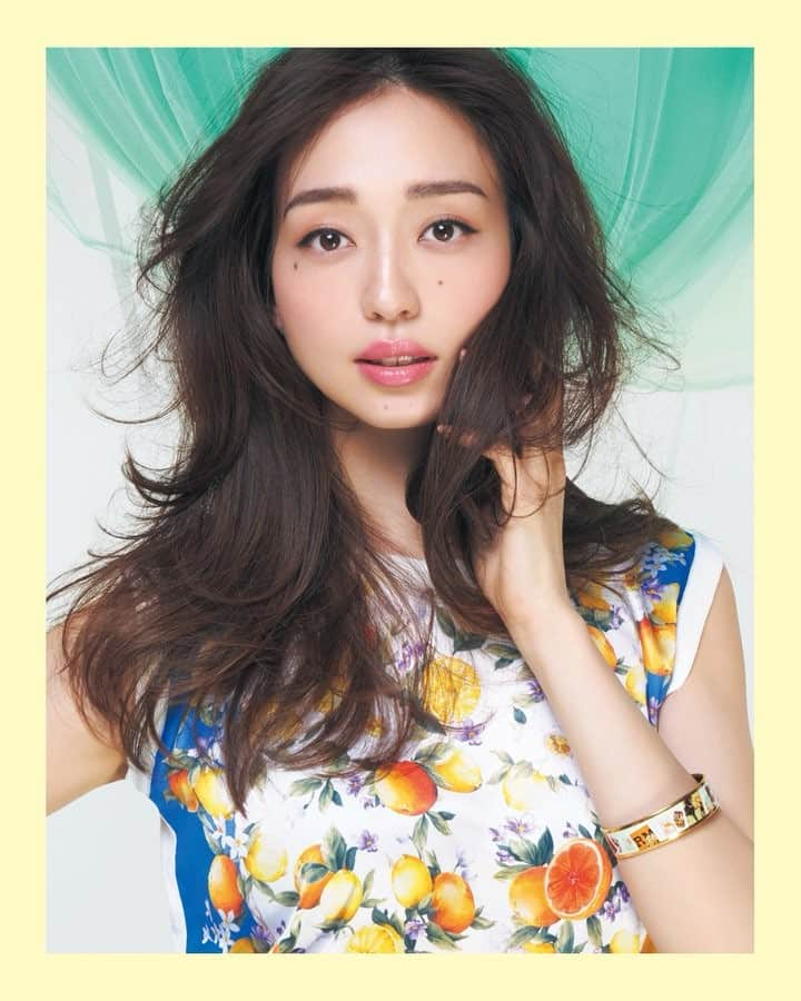 小川淳子のインスタグラム：「2019 Spring&Summer Collection💐 今月のSpecialなモデルさんは松島花ちゃん🤗💋💋💋 Happyな笑顔が本当に素敵💞  心踊る春の新作が沢山登場します！ @chesty_official 是非ご覧になって下さいね💕💕💕 #chesty #newcollection #fashion #spring #summer #beautiful #smile #happy」