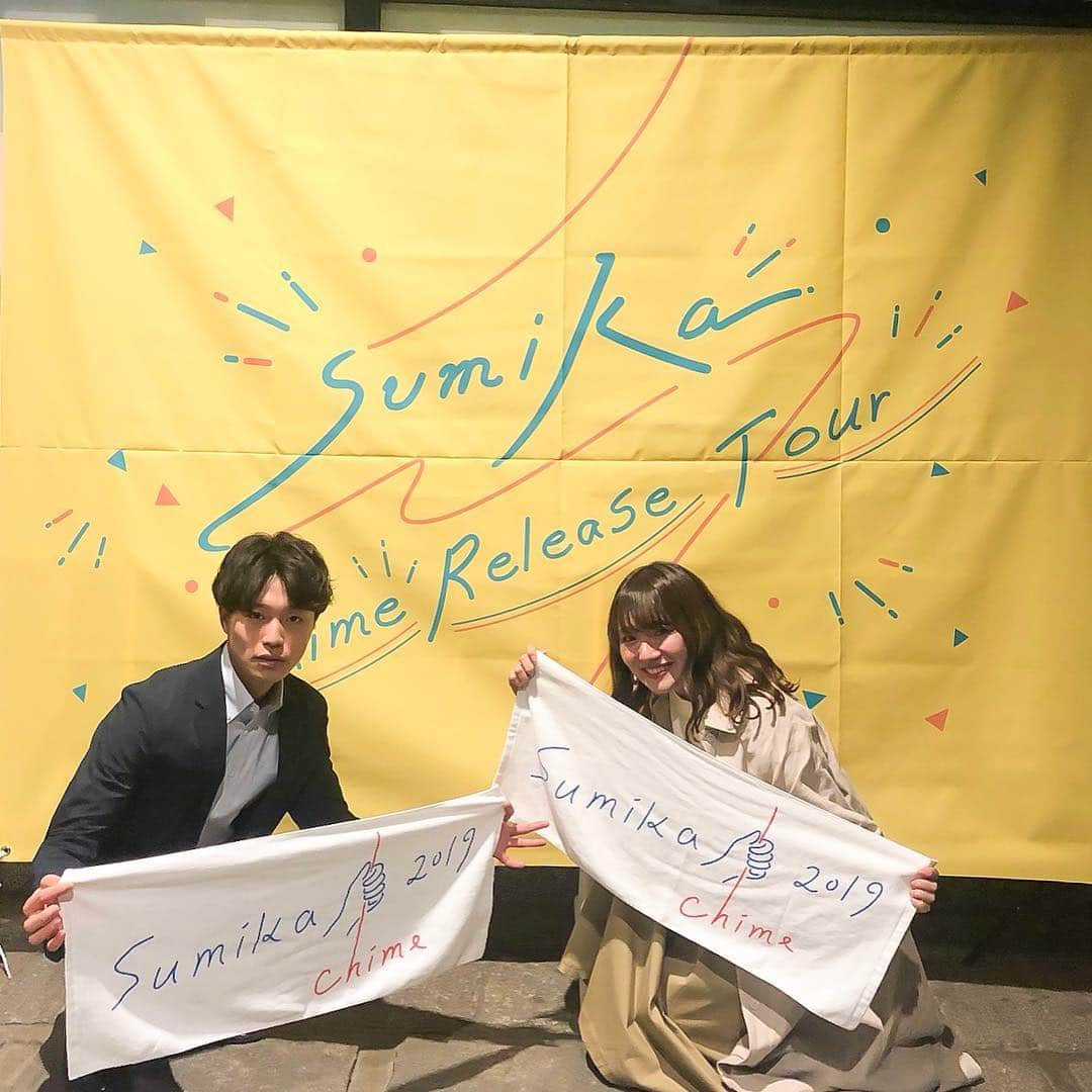 かほこ。さんのインスタグラム写真 - (かほこ。Instagram)「ㅤㅤㅤㅤㅤㅤㅤㅤㅤㅤㅤㅤㅤ ㅤㅤㅤㅤㅤㅤㅤㅤㅤㅤㅤㅤㅤ 2019.03.14 sumika Chime Release Tour 初日の武道館へ行ってきました❤︎ ㅤㅤㅤㅤㅤㅤㅤㅤㅤㅤㅤㅤㅤ ネタバレになるでなんも書けんでね、 最高でしたとしか言えないけど めちゃくちゃ良かった〜🥺✨ ㅤㅤㅤㅤㅤㅤㅤㅤㅤㅤㅤㅤㅤ 次は横アリ！楽しみ！ NHKホールも当たってほしい！ ㅤㅤㅤㅤㅤㅤㅤㅤㅤㅤㅤㅤㅤ てんちゃん一緒に行ってくれて ありがとーう！！ よう喋る人だわほんとに（笑） ㅤㅤㅤㅤㅤㅤㅤㅤㅤㅤㅤㅤㅤ そしてそして この日は本当にたくさんの人に 声かけてもらった！びっくり！ たくさん元気もらいました！ みんなありがとう❤︎ 写真も全部保存しました❤︎ ㅤㅤㅤㅤㅤㅤㅤㅤㅤㅤㅤㅤㅤ #sumika #chime #日本武道館」3月18日 18時26分 - xxokohakxx