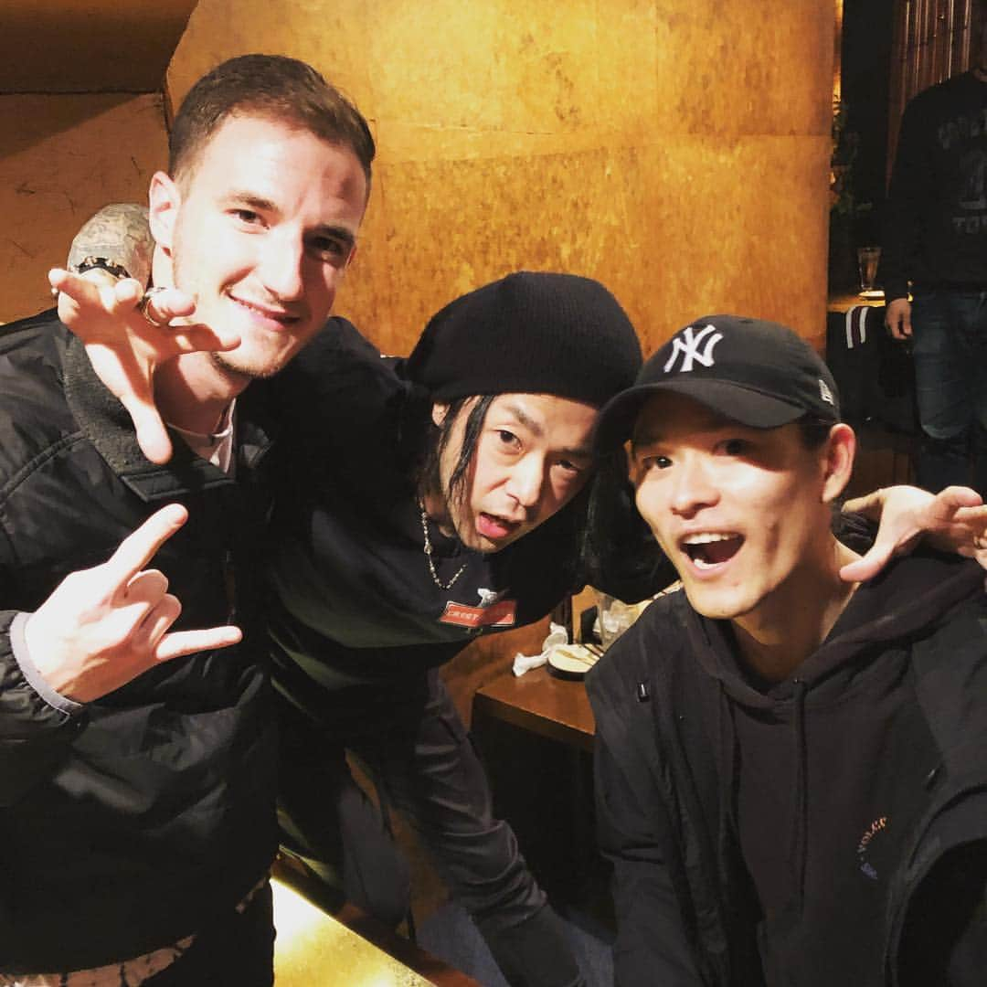 Katsuma さんのインスタグラム写真 - (Katsuma Instagram)「🥁🥁🥁✨ @gakutaura  @stephenkluesener  #crystallake  #wagewar  #coldrain」3月18日 18時26分 - katsuma_drums