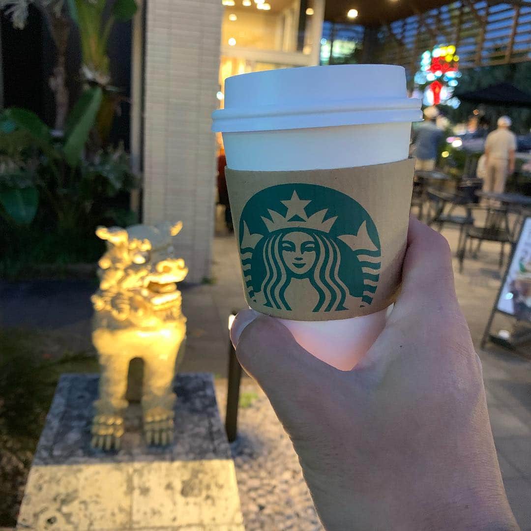 のインスタグラム：「スタバとシーサー #starbucks #okinawa #シーサー」