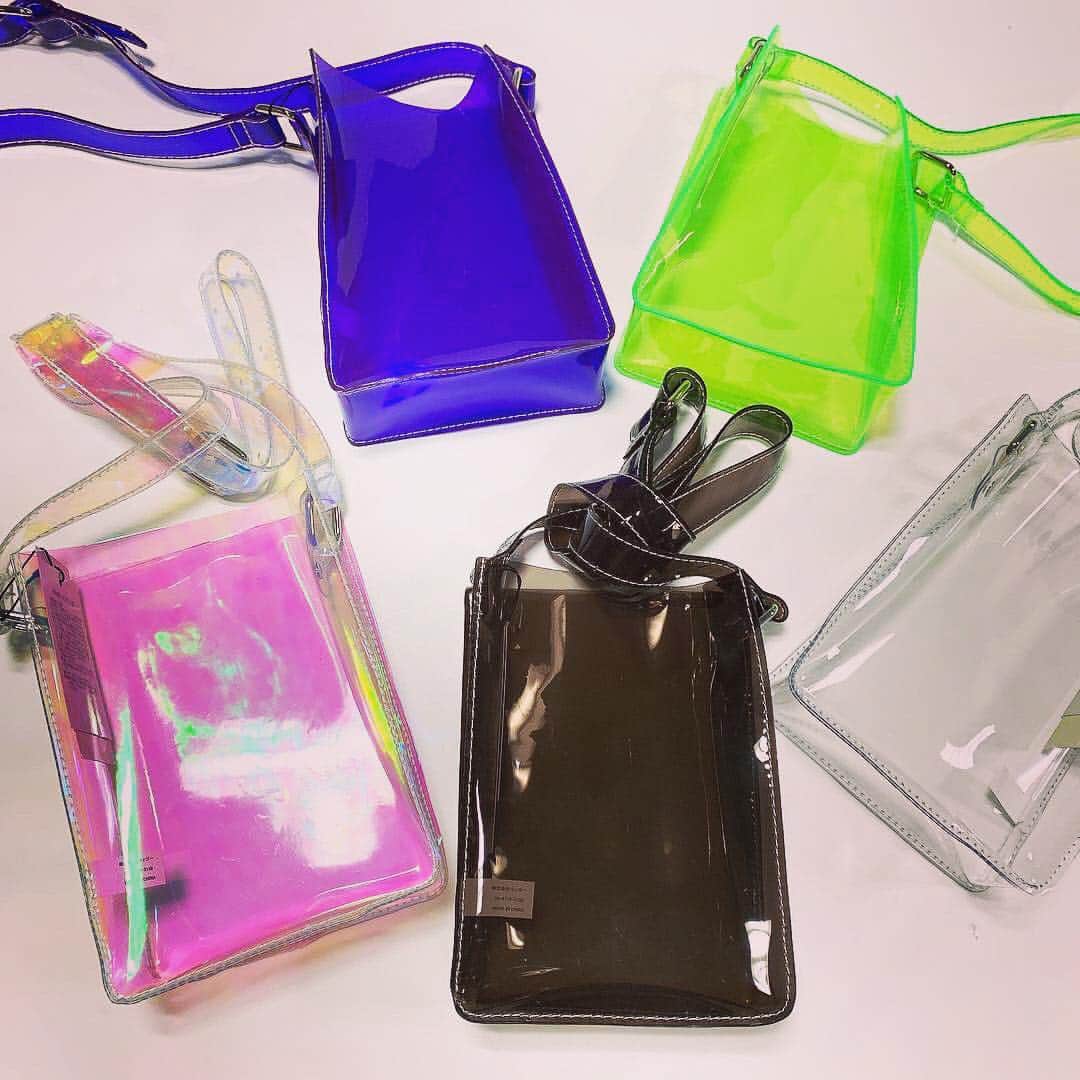 WEGO OFFICIAL GOODSさんのインスタグラム写真 - (WEGO OFFICIAL GOODSInstagram)「クリアショルダーが入荷致しました🌷🌷 ミニサイズで夏のレジャーまでヘビロテ間違いなし🐇💕 お値段は¥1590になります🦋  #wego#wegogoods#fashion#harajuku#kawaii#instagood#instafashion#instapic#clear#bag#プチプラ#プチプラファッション#MERY#rili_tokyo#置き画くら部#멋스타그램#패션#패션스타그램」3月18日 18時38分 - wego_goods