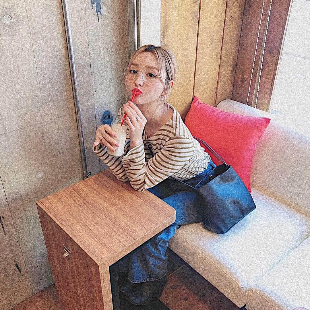 前山奈津巴さんのインスタグラム写真 - (前山奈津巴Instagram)「UCCのラテ専門店 LATTE BEANS&ROASTERS が3/19に自由が丘にオープンするとのことで、発表会 体験会へお邪魔してきました🥤 . 自分好みのカスタマイズができてオリジナルのラテ(My LATTE)ができるので普段コーヒーを飲まない人でも挑戦しやすそう☺️☺️ . 組み合わせは70種類以上！！！！ . 見た目が6色のカラフルなラテもあって可愛いかった〜〜😳🥛わたしはアーモンドのデカフェをオーダーしたよぉ♡♡♡ . #ラテビーンズアンドロースターズ自由が丘 #ビーンズアンドロースターズ #MyLATTE #pr #UCCラテ専門店LBR自由が丘 #カフェ巡り #カフェスタグラム #オシャレカフェ #ucc #コーヒーのある暮らし #自由が丘カフェ #コーヒー部 #ラテ部」3月18日 18時39分 - natsuha_maeyama