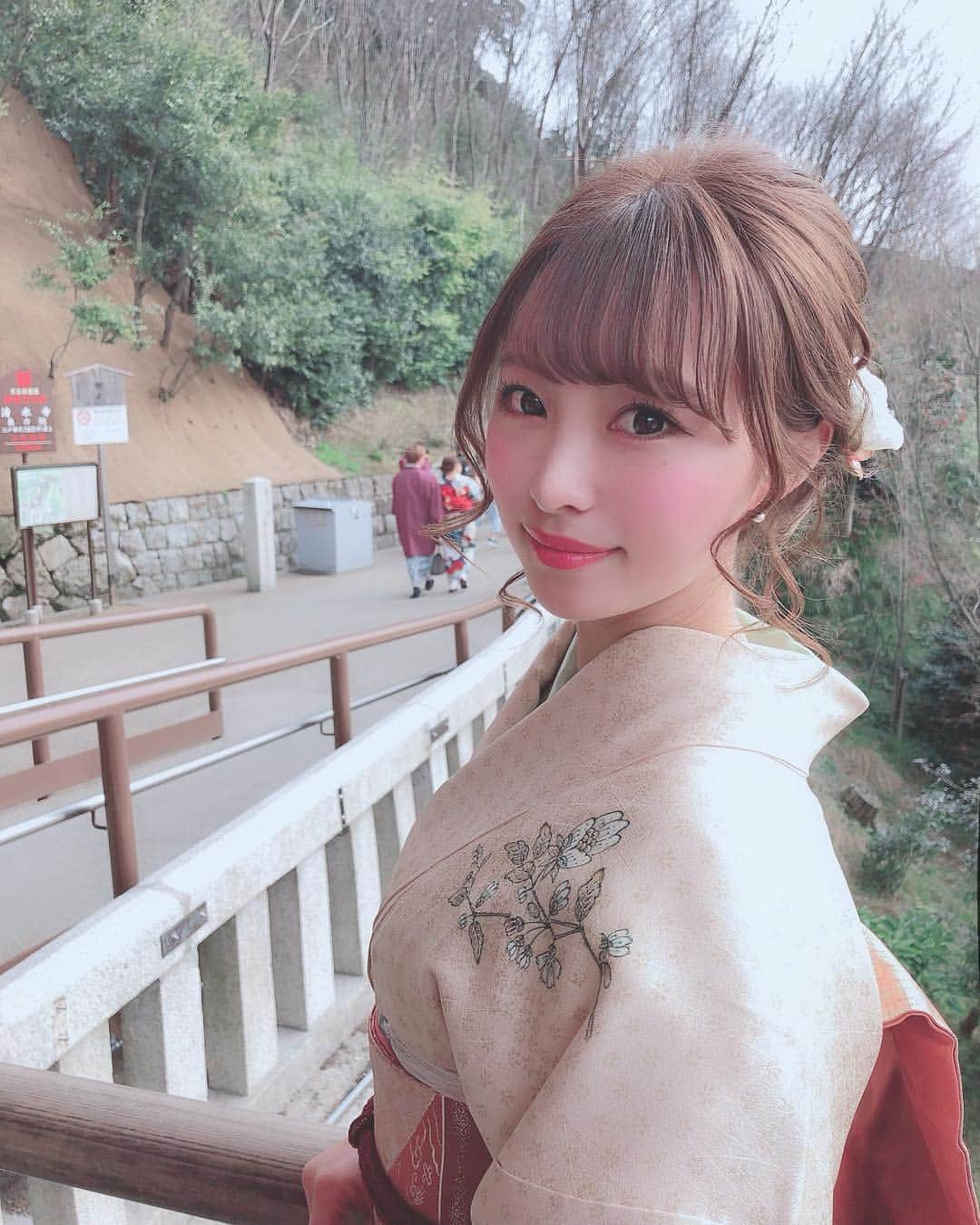 清里千聖さんのインスタグラム写真 - (清里千聖Instagram)「. そろそろお着物着たいな👘💕. 今月楽しみなことがあるから頑張ろっ🙆‍♀️💕. #followme #japan #愛知 #名古屋 #셀스타그램  #follow4follow #清里千聖 #beautiful #instagramjapan  #일상 #cute #hairarrange #japanesegirl #instagood #팔로우 #얼스타그램 #패션스타그램 #친스타그램 #먹스타그램 #카페스타그램 #tagsforlikes #picoftheday #和装 #着物 #着物ヘア #小紋 #京都 #kyoto #清水寺 大好き。笑 #世界遺産 巡りしませんか🙇‍♀️💕」3月18日 18時39分 - chiseikiyosato