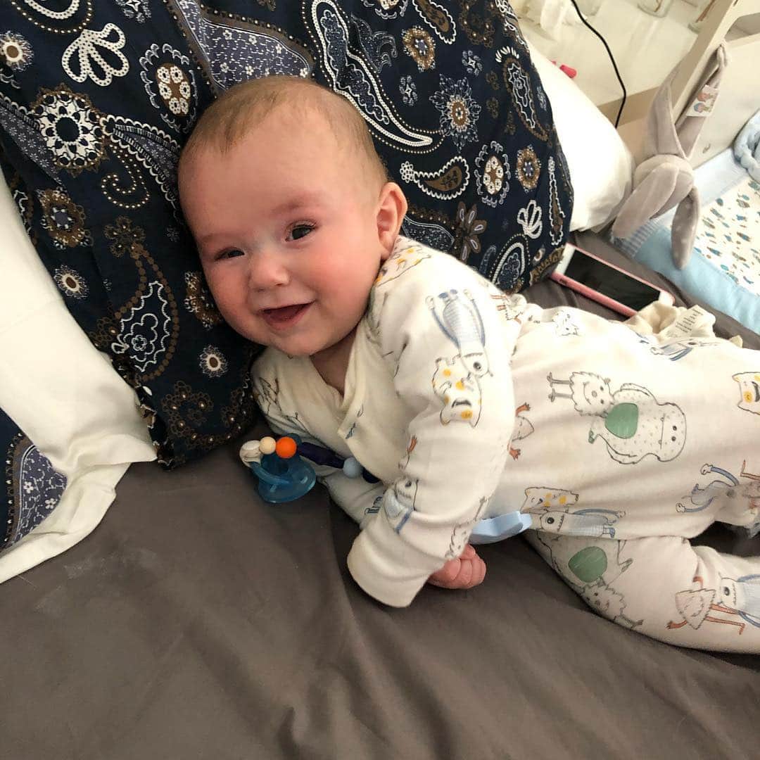 アレハンドロ・フェルナンデス・イグレシアスのインスタグラム：「5 meses tiene ya mi campeón !! 🧡🧡 Cada día más guapo 😁 #Elmejordetodos #MiniAlex」