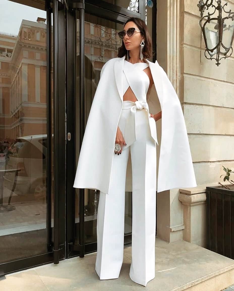 マーティン グラントのインスタグラム：「Ivory tailored Cape, crossed strap Jumpsuit from MARTIN GRANT SS19 Collection. Regrammed from @pretaporterbaku」