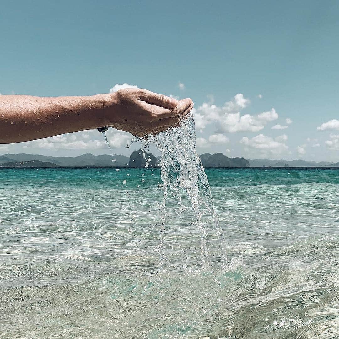 のインスタグラム：「Purification.  意識も存在も透明で在りたい。  #elnido #elnidopalawan #palawan #philippines #ocean」