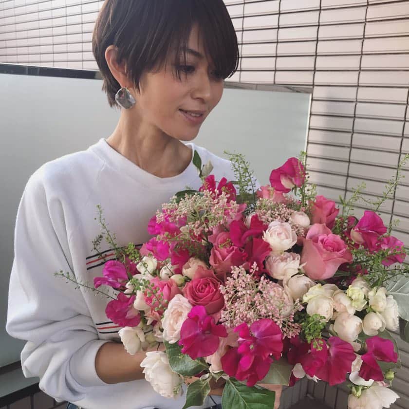 のインスタグラム：「春のお花は、可愛らしいお花がいっぱい。 ブーケを組む時間も、自然と笑顔になれる。  #willgarden #flower #flowers #bouquet」