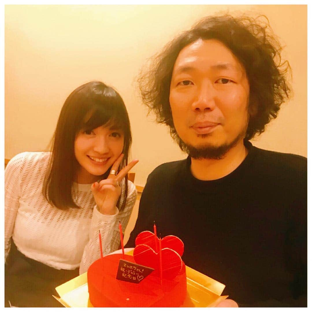 高橋万里恵さんのインスタグラム写真 - (高橋万里恵Instagram)「*﻿ 昨日は素敵なtfmパーソナリティーの皆さんとお鮨を頂きました✨鮨たかはしさん^ ^美味し過ぎて…！﻿ そして終始番組を聴いてるかの様な会話の応酬‼️﻿ 本当に楽しくて、幸せな時間でした😆﻿ 沢山笑って今日はほっぺが痛い🤣﻿ *﻿ マンボウさんがデビュー記念日という事でみんなでお祝いも🎂﻿ 美恵さんの粋な計らいです🌸🌸﻿ 堀内さんマンボウさん美恵さんMIOさん✨✨﻿ 帰りたくないっ！て思う程の楽しい時間✨﻿ ありがとうございました😊﻿ *﻿ #お鮨 #鮨たかはし さん #大将がtfmずっと聴いてくださってる #止まらない会話と食欲 #お鮨美味し過ぎました #tokyofm  #皆んな間が怖い #職業病 #幸せな時間」3月18日 18時59分 - marie__takahashi