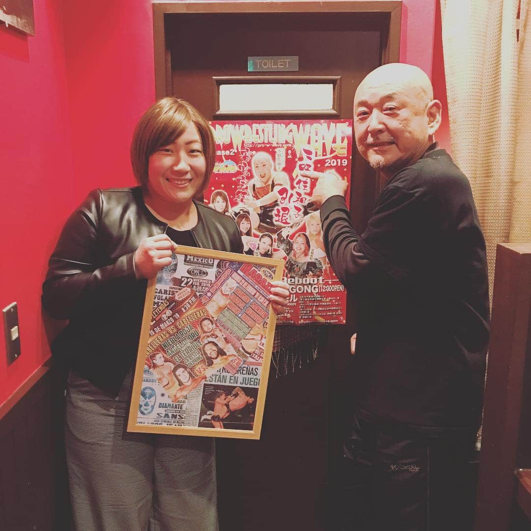 下野佐和子さんのインスタグラム写真 - (下野佐和子Instagram)「台湾ラーメン 龍馬🐲練習生の頃からお世話になってるマスター😌、この日も最高に楽しかったです‼️ポスターも、ありがとうございます‼️ #龍馬 #台湾ラーメン #坂本龍馬好き #マスター #メキシコ #ポスターもありがとう #雷電完結 #オサワドン #引退」3月18日 18時54分 - osawadon_sawako