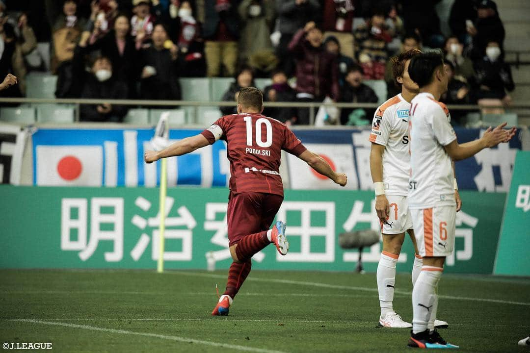 Ｊリーグさんのインスタグラム写真 - (ＪリーグInstagram)「Play Back JLEAGUE⚽️📸﻿﻿﻿ ﻿﻿﻿ 🏆#明治安田生命Ｊ１リーグ 第４節 ﻿﻿﻿ 印象的なシーンをプレイバック🔥﻿﻿﻿ ﻿﻿﻿ #Ｊリーグ ﻿﻿﻿ #jleague﻿﻿﻿ ﻿ ﻿ #湘南ベルマーレ﻿  #小野田将人 #梅崎司　#鈴木冬一﻿ #サガン鳥栖 #イサッククエンカ﻿ #FC東京 #永井謙佑﻿ #北海道コンサドーレ札幌　#宮澤裕樹 #福森晃斗﻿ #鹿島アントラーズ　#伊藤翔﻿ #ヴィッセル神戸　#ルーカスポドルスキ﻿ #清水エスパルス﻿ #川崎フロンターレ﻿ #ガンバ大阪﻿ #セレッソ大阪 #ソウザ﻿ #浦和レッズ  #サンフレッチェ広島 #柏好文﻿ #松本山雅FC﻿ #大分トリニータ　#藤本憲明﻿ #横浜Fマリノス」3月18日 18時56分 - jleaguejp