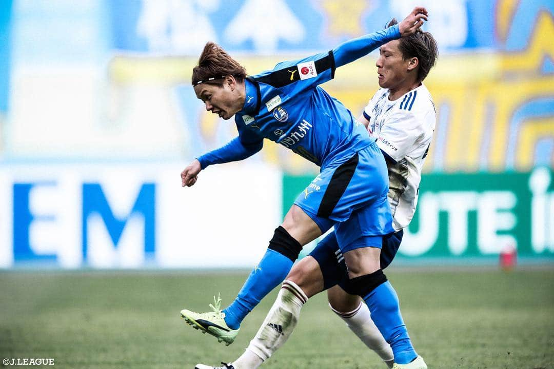 Ｊリーグさんのインスタグラム写真 - (ＪリーグInstagram)「Play Back JLEAGUE⚽️📸﻿﻿﻿ ﻿﻿﻿ 🏆#明治安田生命Ｊ１リーグ 第４節 ﻿﻿﻿ 印象的なシーンをプレイバック🔥﻿﻿﻿ ﻿﻿﻿ #Ｊリーグ ﻿﻿﻿ #jleague﻿﻿﻿ ﻿ ﻿ #湘南ベルマーレ﻿  #小野田将人 #梅崎司　#鈴木冬一﻿ #サガン鳥栖 #イサッククエンカ﻿ #FC東京 #永井謙佑﻿ #北海道コンサドーレ札幌　#宮澤裕樹 #福森晃斗﻿ #鹿島アントラーズ　#伊藤翔﻿ #ヴィッセル神戸　#ルーカスポドルスキ﻿ #清水エスパルス﻿ #川崎フロンターレ﻿ #ガンバ大阪﻿ #セレッソ大阪 #ソウザ﻿ #浦和レッズ  #サンフレッチェ広島 #柏好文﻿ #松本山雅FC﻿ #大分トリニータ　#藤本憲明﻿ #横浜Fマリノス」3月18日 18時56分 - jleaguejp