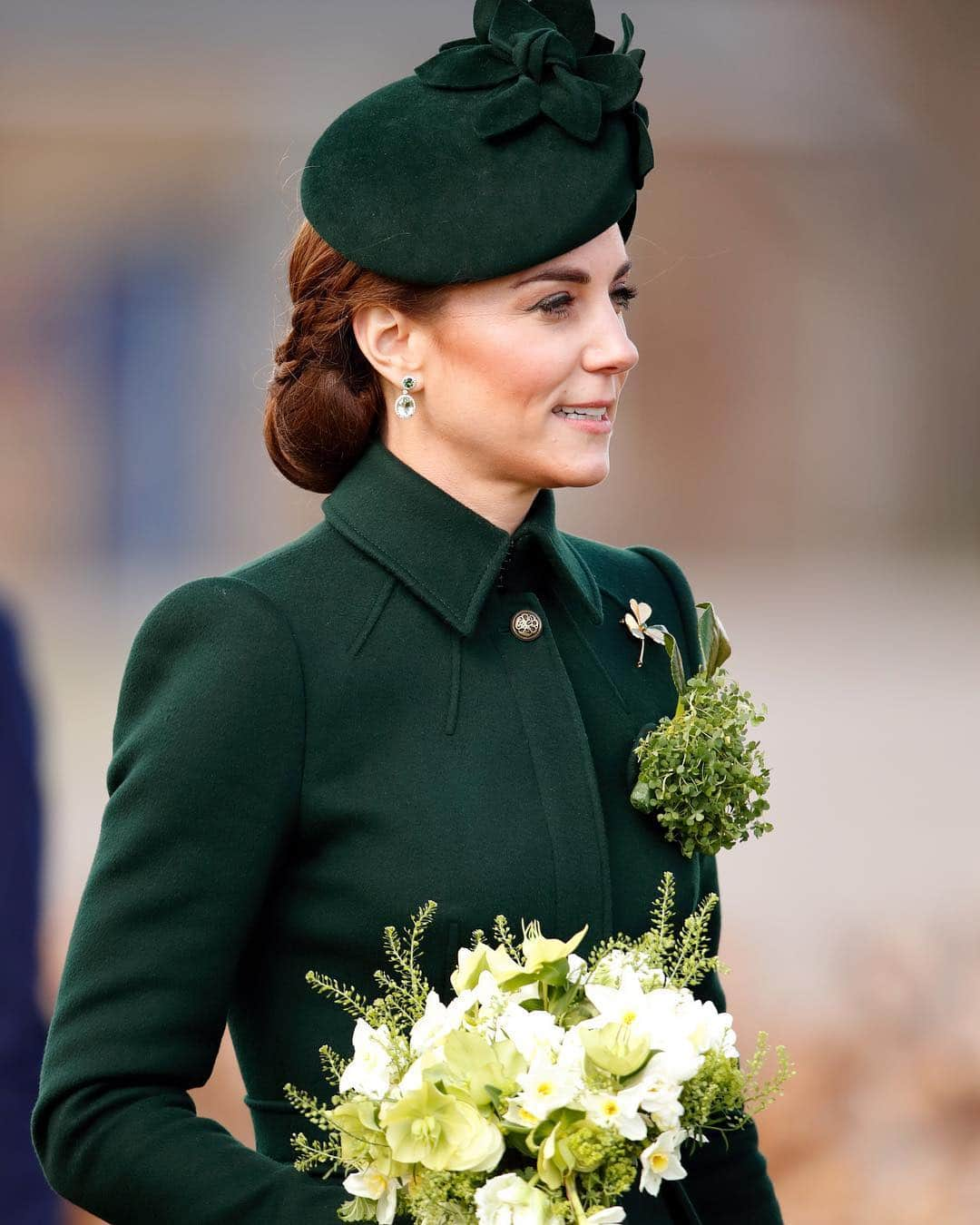 British Vogueさんのインスタグラム写真 - (British VogueInstagram)「This #StPatricksDay, the #DuchessofCambridge made a considered choice for the royal visit to the 1st Battalion base in Hounslow alongside the #DukeofCambridge, turning to her most trusted designer, Sarah Burton at @AlexanderMcQueen to create a perfectly fitting, dark green coat. Click the link in bio for more on #KateMiddleton’s custom outfit for the occasion.」3月18日 19時01分 - britishvogue