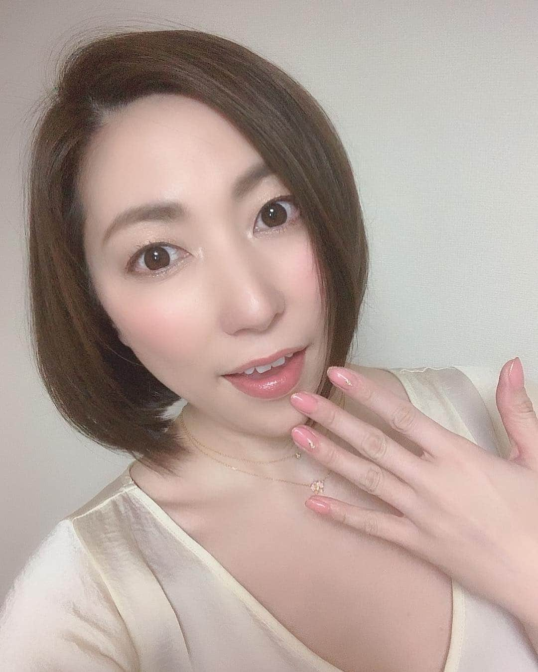 横山みれいさんのインスタグラム写真 - (横山みれいInstagram)「#newnails  #newhair  #ボブ」3月18日 19時11分 - mireichan66