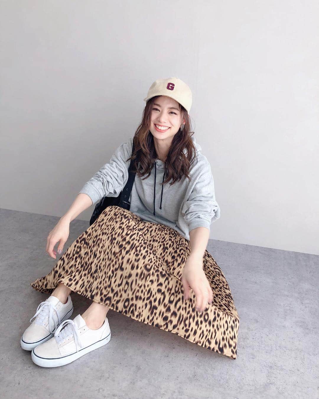 TANAKA SAKi 田中紗貴さんのインスタグラム写真 - (TANAKA SAKi 田中紗貴Instagram)「⋆ ヒョウ柄すっき🐅💛！ 今年の春はスカート履きたい！！ @u_dresser . .  #udresser#レオパードスカート  #vansoldskool#キャップ女子  #スカートコーデ#カジュアル#ootd  #男の子ママ#ママコーデ#ママモデル #モデル#田中紗貴」3月18日 19時12分 - sakiwo.523