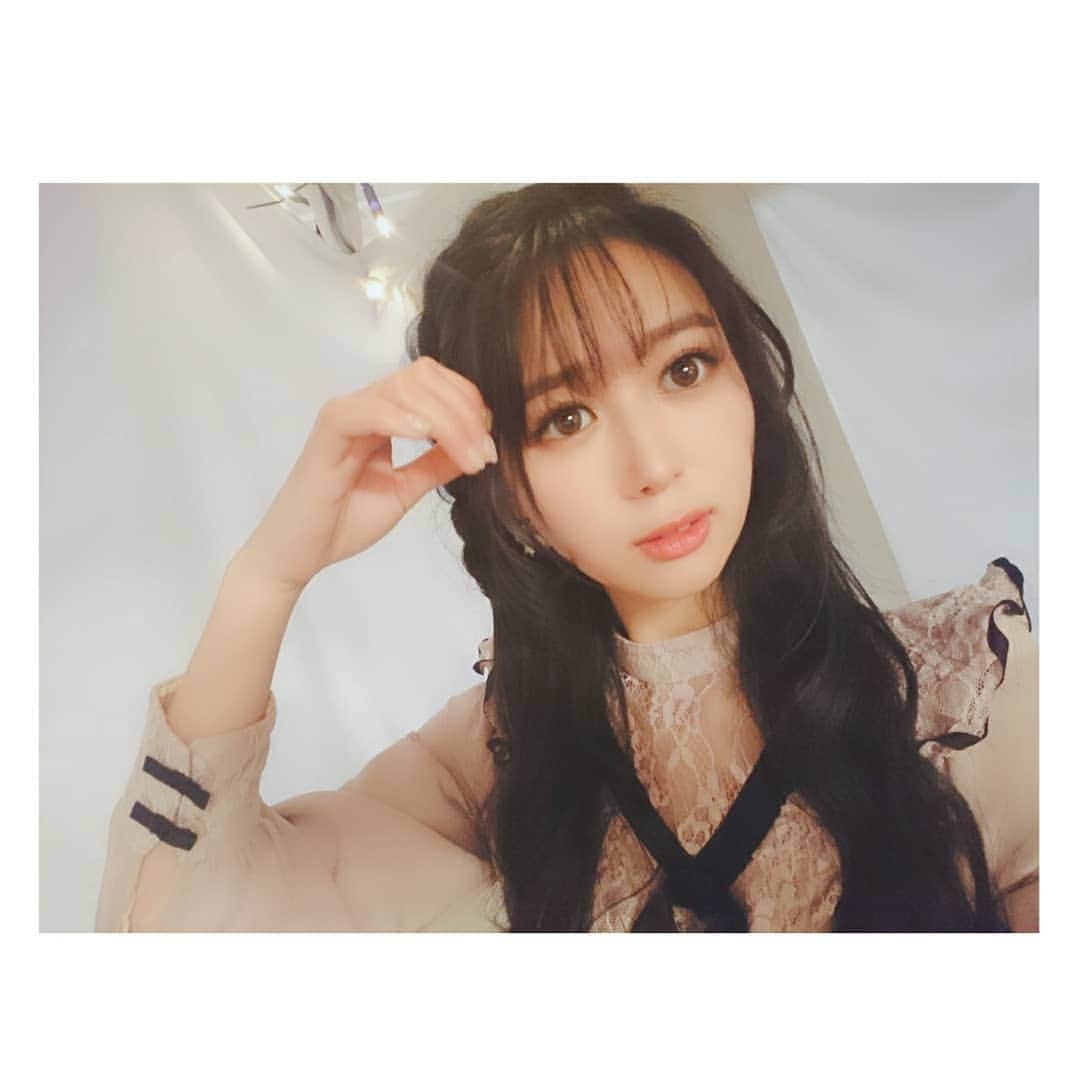 荒井つかささんのインスタグラム写真 - (荒井つかさInstagram)「なんで自撮りなのに半目になるんだろうww ちなみにこの次の日ものもらいになった( ; _ ; ) 今写真見るとちょっと腫れてるね . . . #自撮り #撮影会 #荒井つかさ #半目 #あるある #スムース撮影会」3月18日 19時12分 - 22tuttu_
