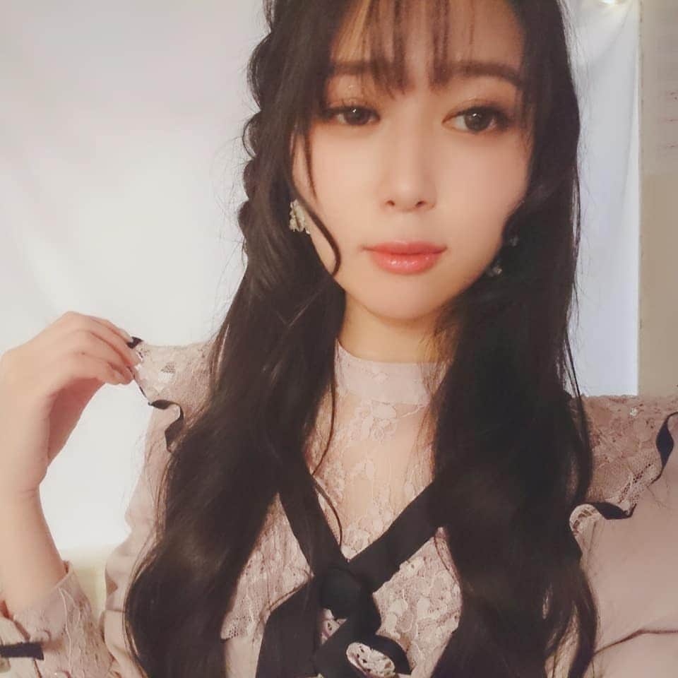 荒井つかささんのインスタグラム写真 - (荒井つかさInstagram)「なんで自撮りなのに半目になるんだろうww ちなみにこの次の日ものもらいになった( ; _ ; ) 今写真見るとちょっと腫れてるね . . . #自撮り #撮影会 #荒井つかさ #半目 #あるある #スムース撮影会」3月18日 19時12分 - 22tuttu_